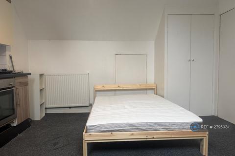 1 bedroom in a house share to rent, Tennyson Road, Luton, LU1