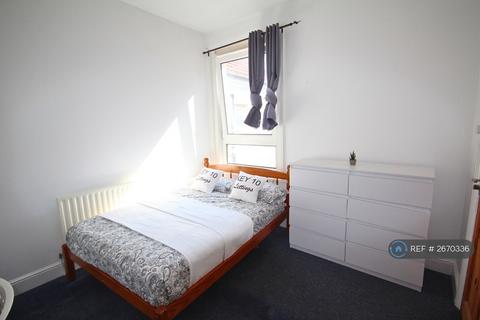 5 bedroom detached house to rent, St. Augustine Road, Southsea, PO4