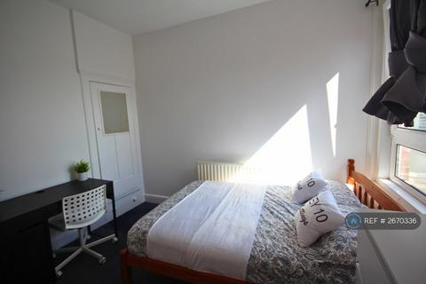 5 bedroom detached house to rent, St. Augustine Road, Southsea, PO4