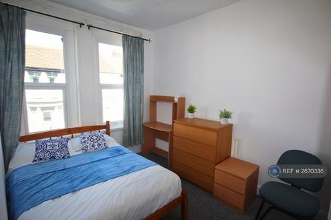 5 bedroom detached house to rent, St. Augustine Road, Southsea, PO4