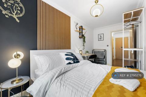 1 bedroom in a flat share to rent, Campbell Road, London, E3