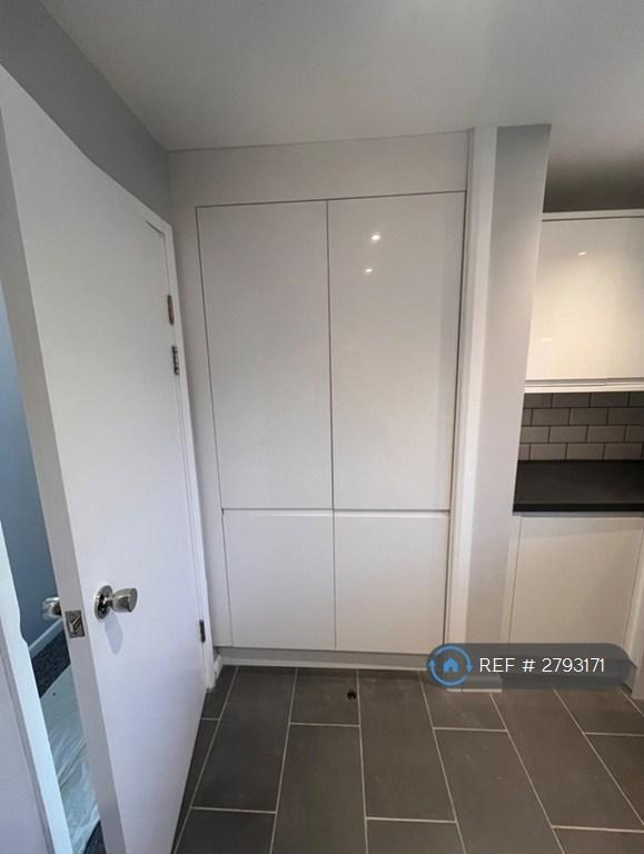 Larder, Upright Storage