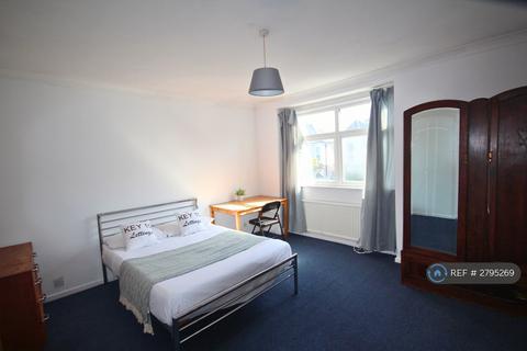 5 bedroom terraced house to rent, Francis Avenue, Southsea, PO4
