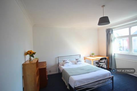 5 bedroom terraced house to rent, Francis Avenue, Southsea, PO4