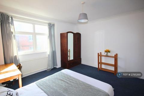 5 bedroom terraced house to rent, Francis Avenue, Southsea, PO4