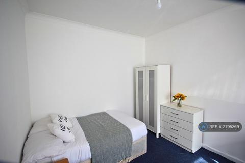 5 bedroom terraced house to rent, Francis Avenue, Southsea, PO4
