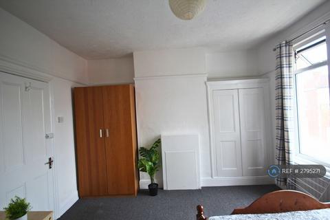 4 bedroom terraced house to rent, Heidelberg Road, Southsea, PO4