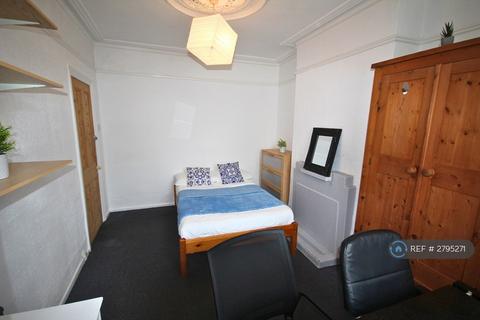 4 bedroom terraced house to rent, Heidelberg Road, Southsea, PO4
