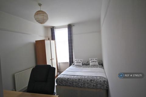 4 bedroom terraced house to rent, Heidelberg Road, Southsea, PO4