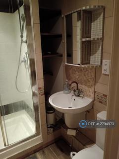 Studio to rent, The Turret, Harrow, HA2