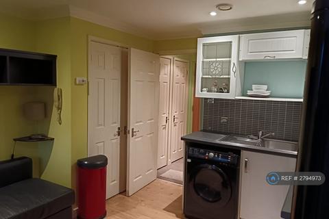 Studio to rent, The Turret, Harrow, HA2