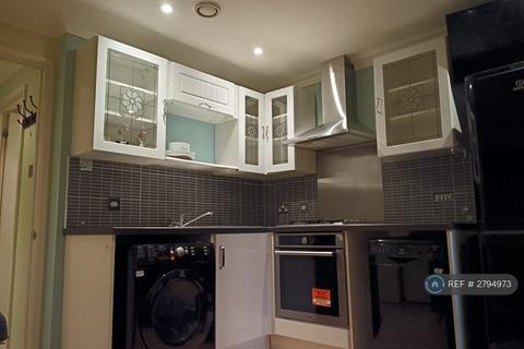 Studio to rent, The Turret, Harrow, HA2