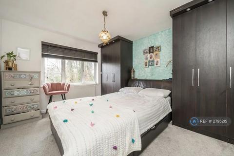 2 bedroom maisonette to rent, Henley Close, Isleworth, TW7