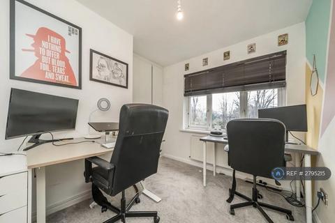 2 bedroom maisonette to rent, Henley Close, Isleworth, TW7