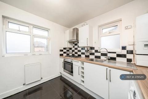 2 bedroom maisonette to rent, Henley Close, Isleworth, TW7