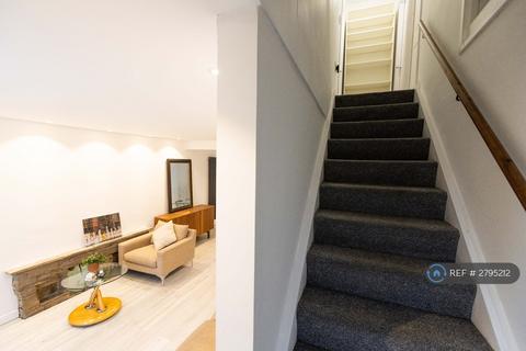 undefined, Top House Rise, London, E4