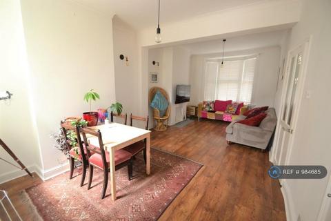3 bedroom terraced house to rent, Sutton Court Road, London, E13