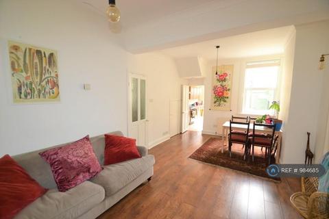 3 bedroom terraced house to rent, Sutton Court Road, London, E13