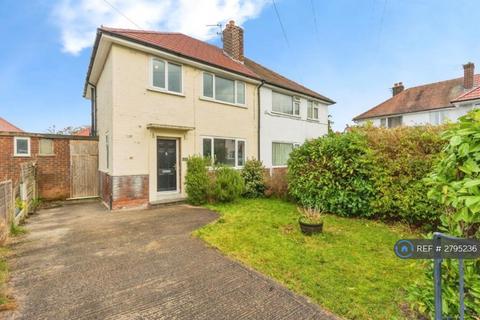 3 bedroom semi-detached house to rent, Kent Avenue, Manchester, SK8