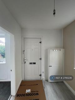 3 bedroom semi-detached house to rent, Kent Avenue, Manchester, SK8