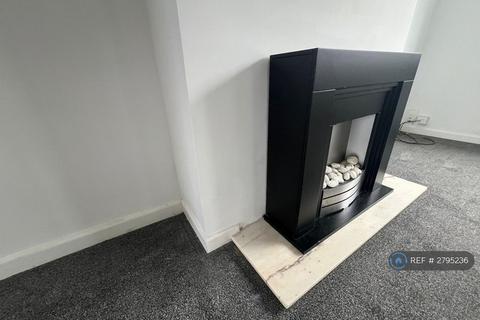 3 bedroom semi-detached house to rent, Kent Avenue, Manchester, SK8