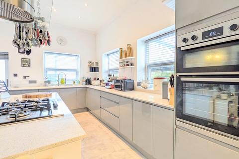 4 bedroom bungalow for sale, Pontycapel Road, Cefn Coed CF48