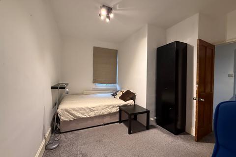 3 bedroom terraced house to rent, Alfred Street, Tyne and Wear NE6
