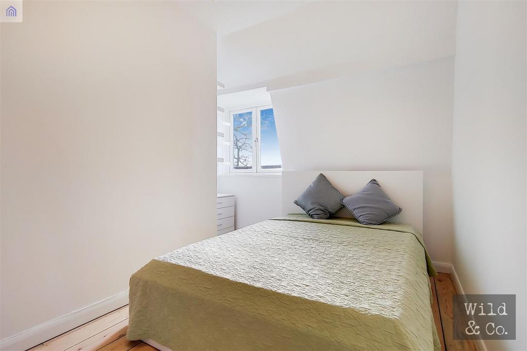 6 Bedroom 2-0.jpg