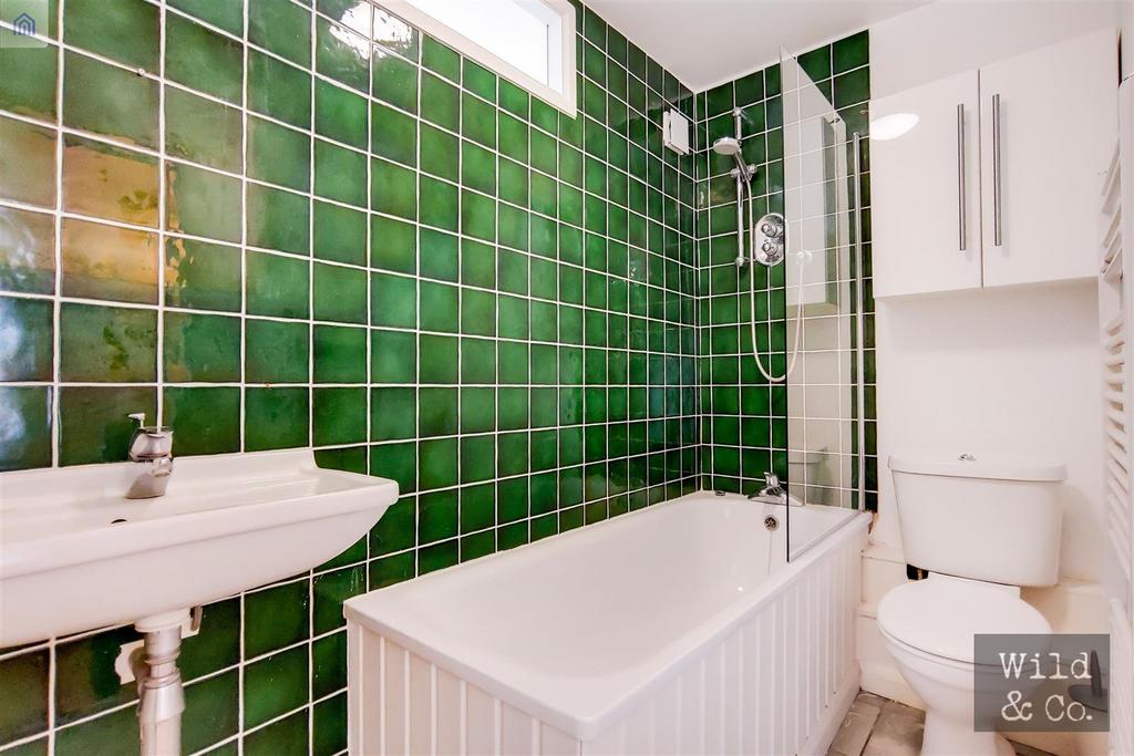 3 Bathroom-0.jpg