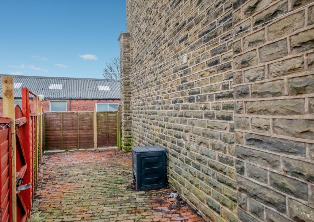 36 chickenley lane, wf12 8 qd 38