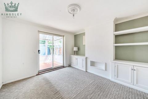 3 bedroom semi-detached house to rent, Romilly Drive, Watford, WD19