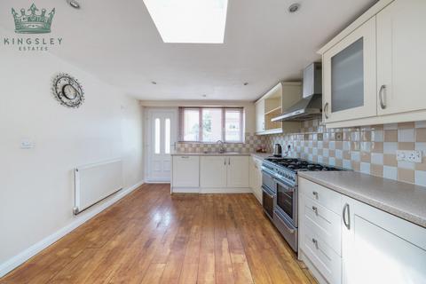 3 bedroom semi-detached house to rent, Romilly Drive, Watford, WD19