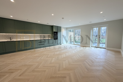 3 bedroom apartment to rent, Explorer way, london
