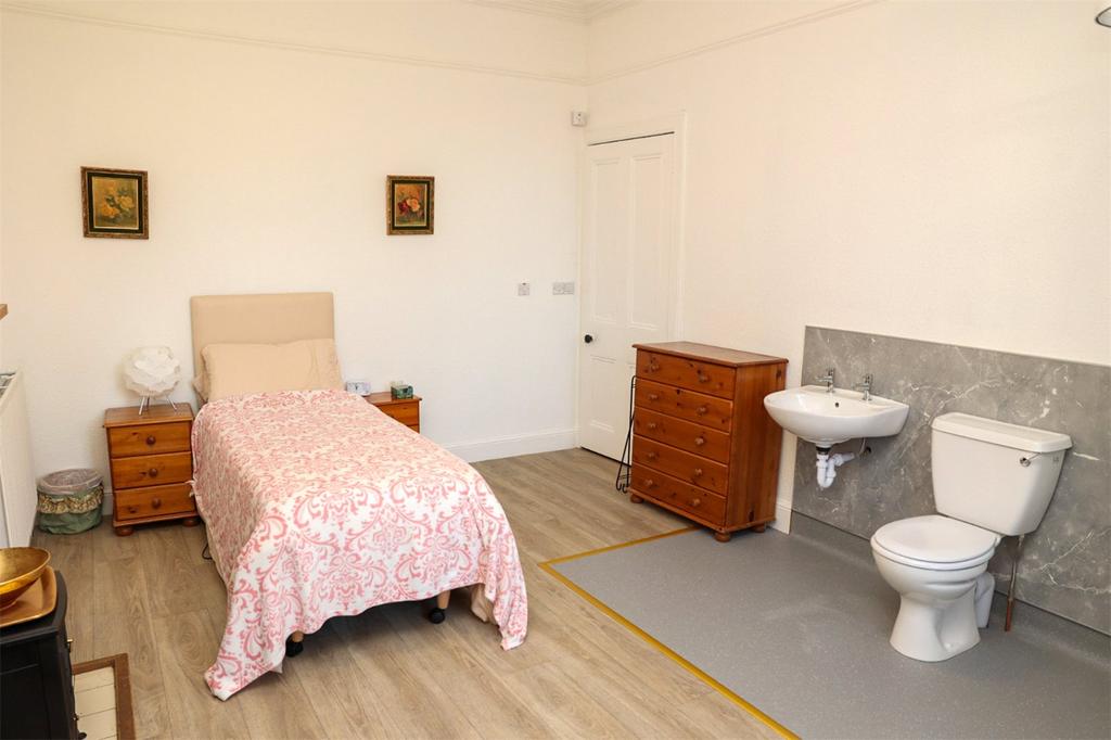 Bedroom/Wet Room
