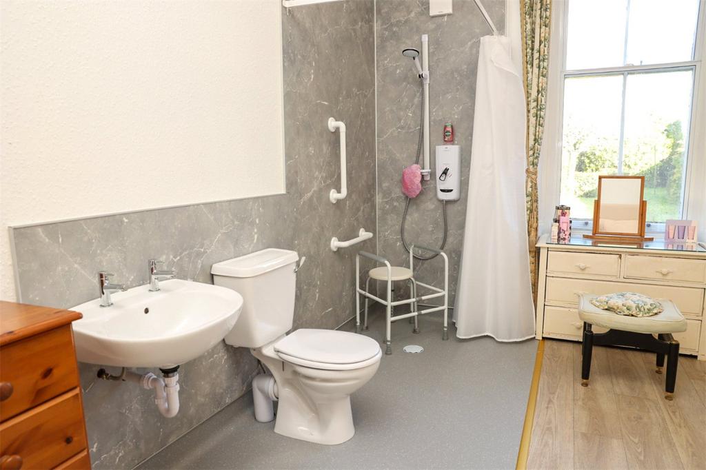 Bedroom/Wet Room