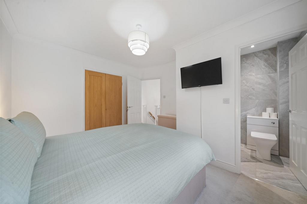 Master Bedroom 1b.jpg