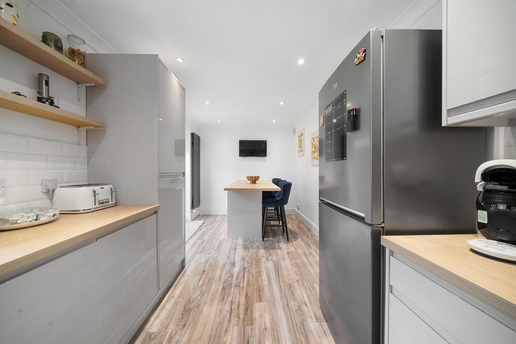 Kitchen2.jpg