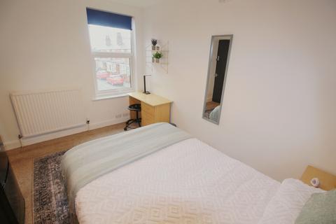 1 bedroom in a house share to rent, 43 Newland Street West, Lincoln, Lincolnshire, LN1 1QQ,
