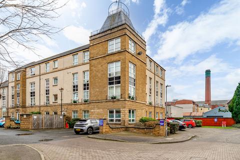 13/6 Blandfield, Broughton, Edinburgh, EH7 4QJ