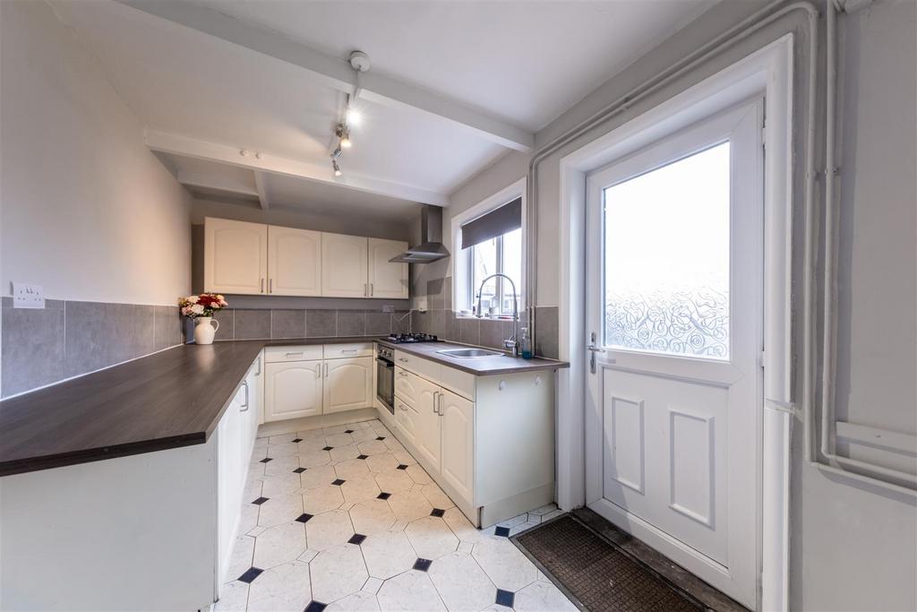 16 Ainsworth Road-002.jpg