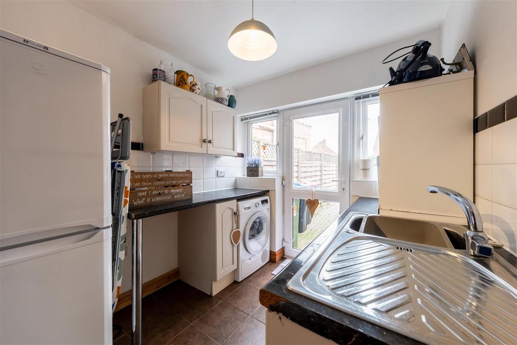 10 Rayleigh Avenue-007.jpg