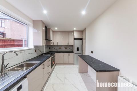 3 bedroom semi-detached house to rent, Arrowsmith Road, Chigwell IG7