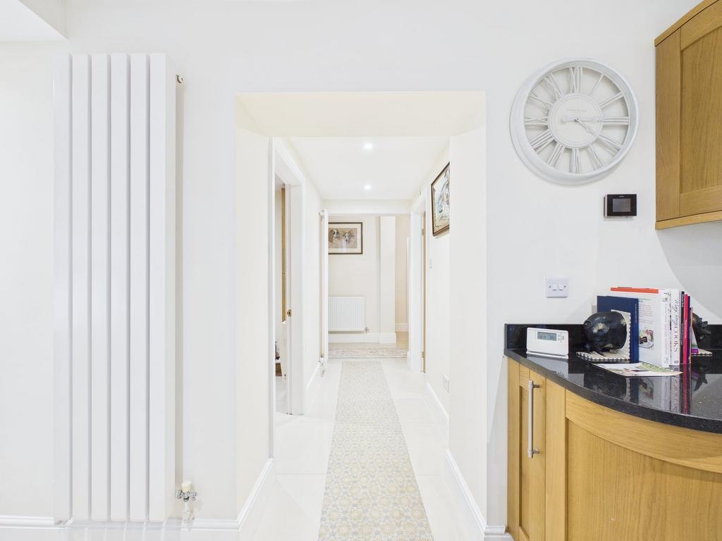 Dining/kitchen to inner hallway