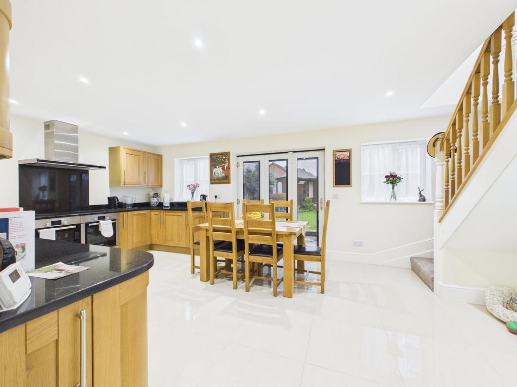 Open plan dining/kitchen