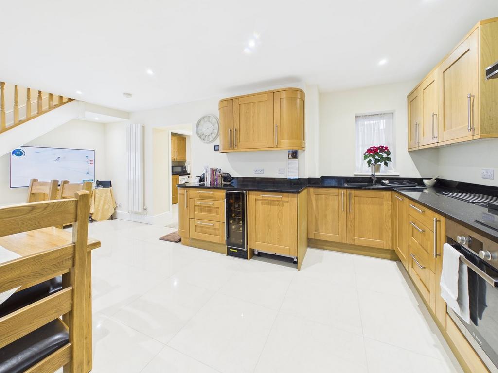 Open plan dining/kitchen