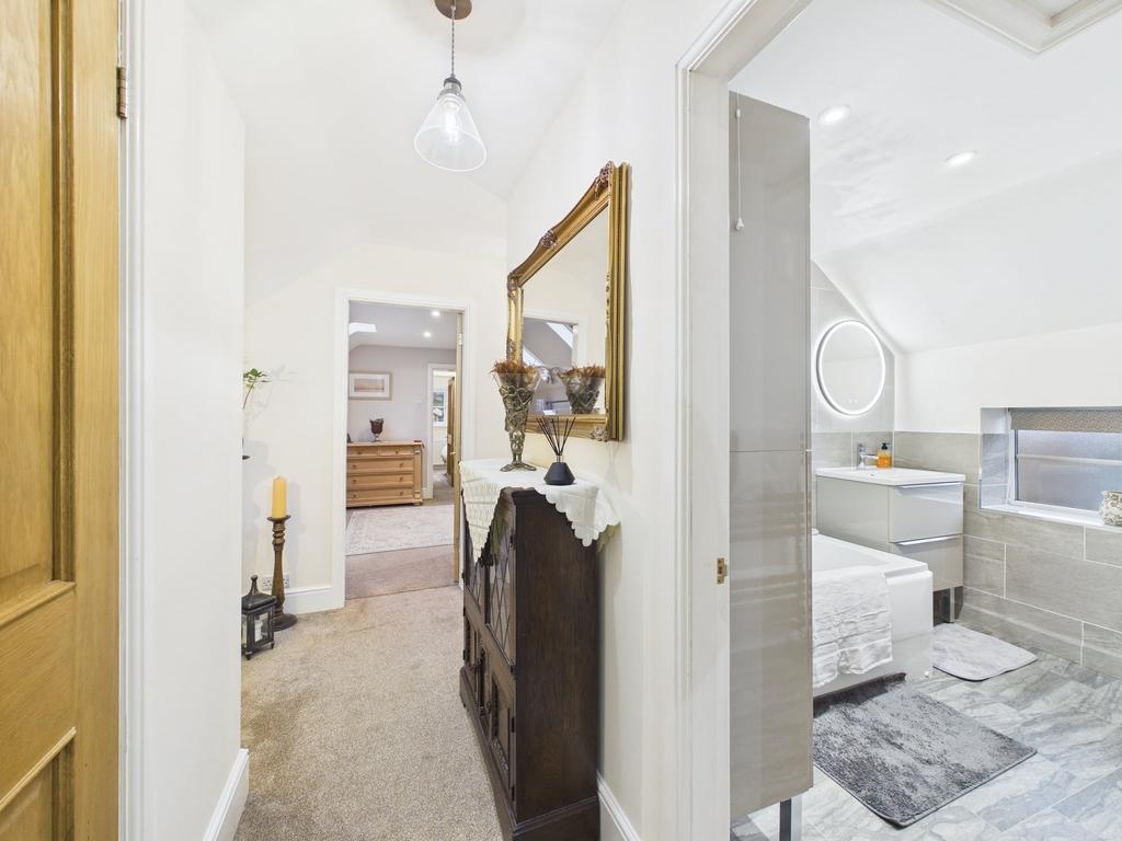 Main landing &amp; family bathroom