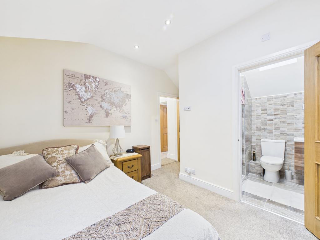 Bedroom 3 to en-suite