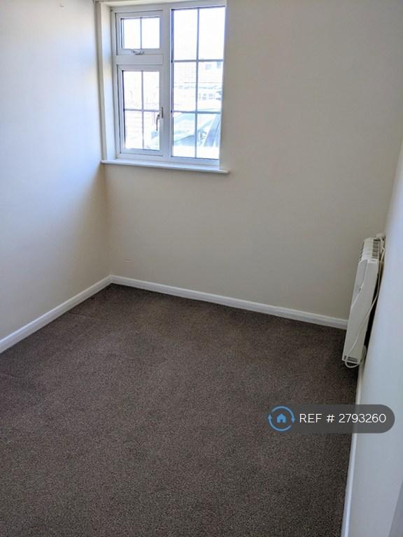 Small Bedroom (Or Dining Room / Office)