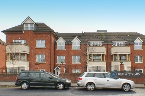 2 bedroom flat to rent, Merrion Court, Ruislip, HA4