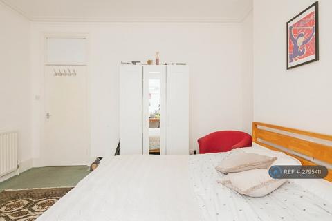 3 bedroom flat to rent, Cleveland Mansions, London, SW9